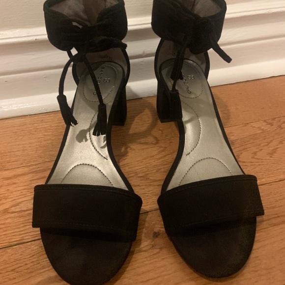 Bandolino Black Sandals - Picture 3 of 6